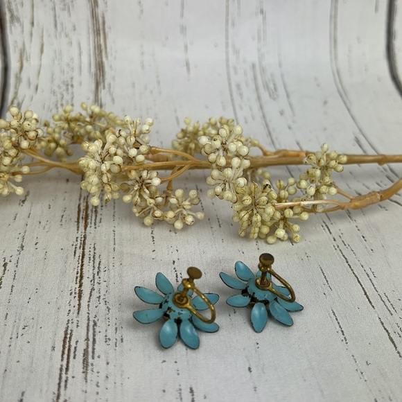 Vintage Blue Floral Screw Back Earrings - Picture 2 of 5